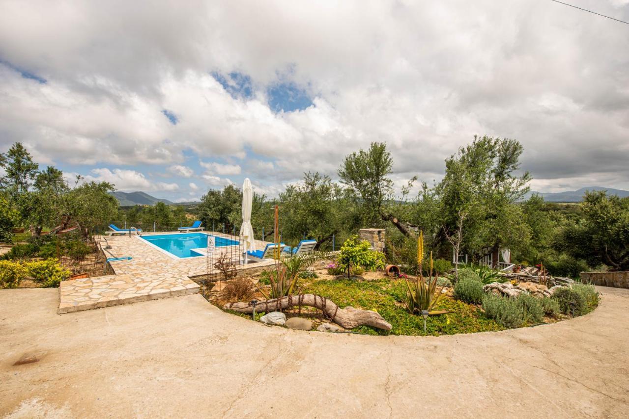 Hakuna Matata Holidays Wooden Lodge With Airco & Pool In Greek Olive Grove Methoni  Exterior foto